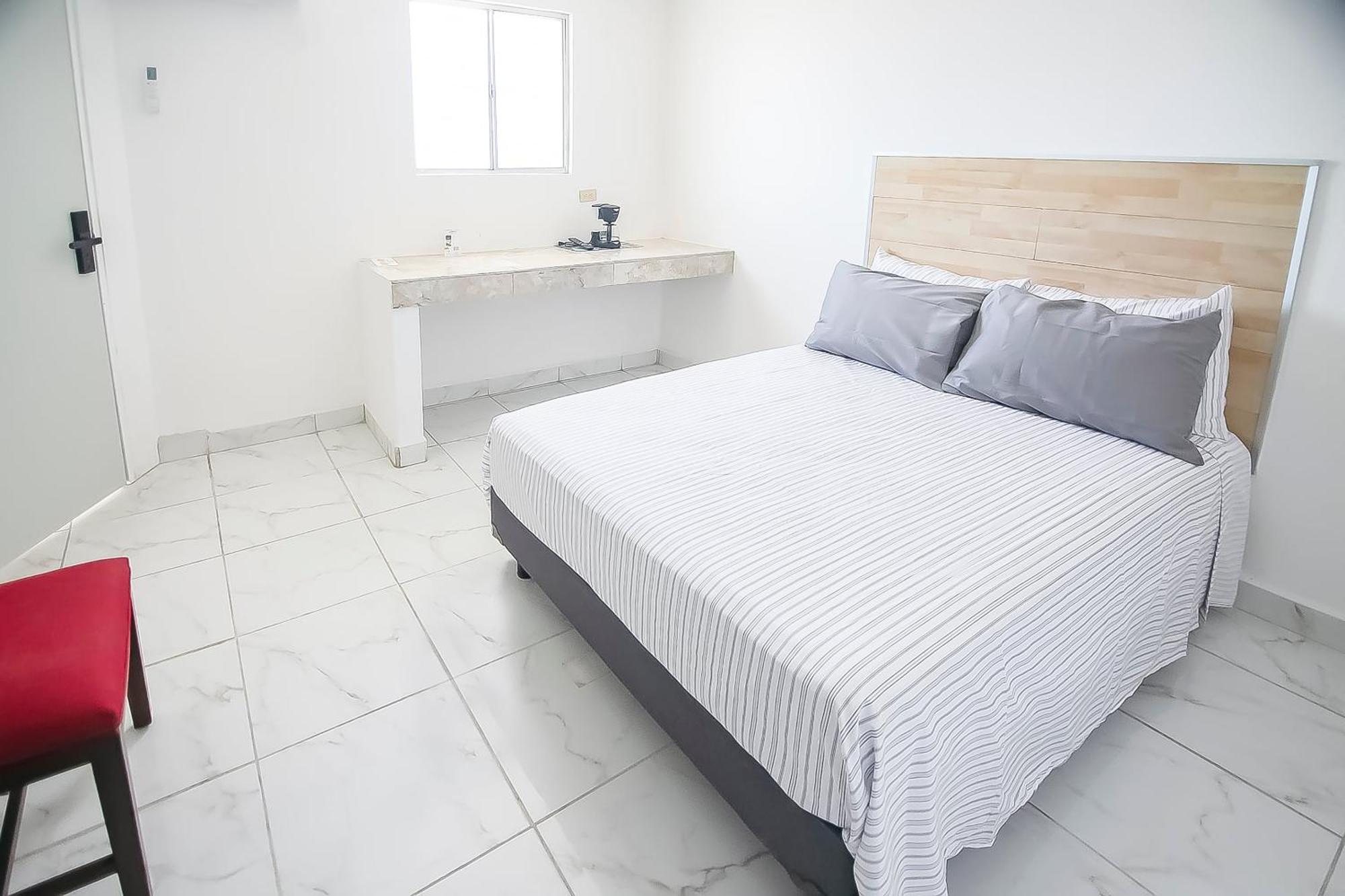 Oyo Hotel Plaza Las Torres, Cabo San Lucas Eksteriør bilde
