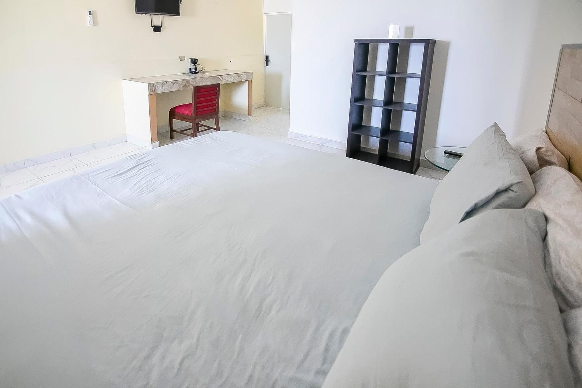 Oyo Hotel Plaza Las Torres, Cabo San Lucas Eksteriør bilde