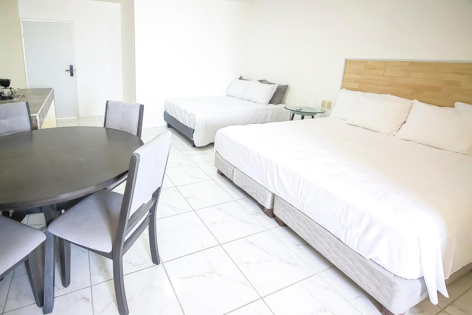 Oyo Hotel Plaza Las Torres, Cabo San Lucas Eksteriør bilde