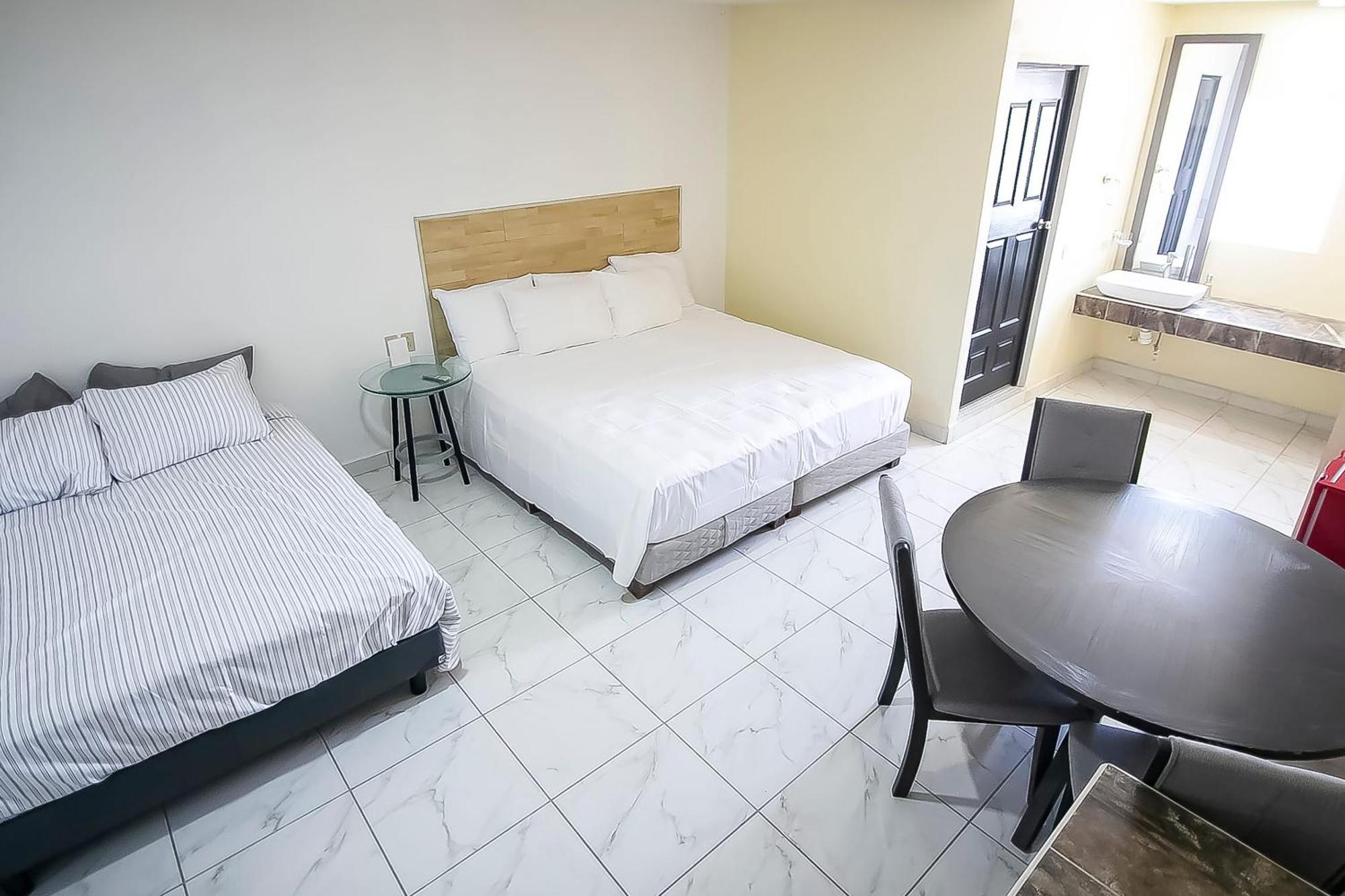 Oyo Hotel Plaza Las Torres, Cabo San Lucas Eksteriør bilde