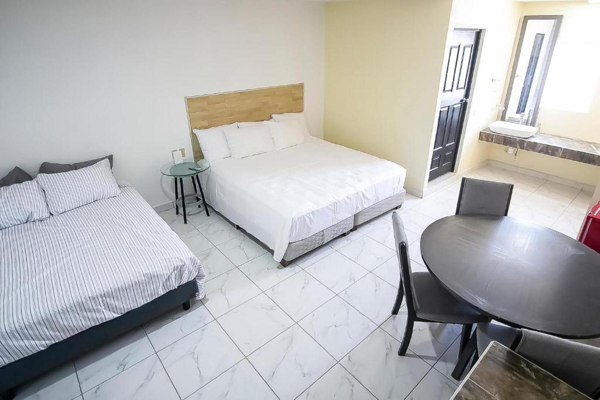 Oyo Hotel Plaza Las Torres, Cabo San Lucas Eksteriør bilde